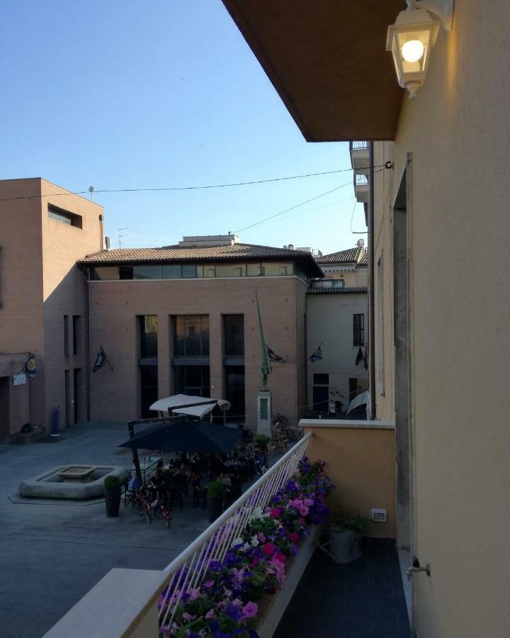 Bloom Rooms Foligno Extérieur photo